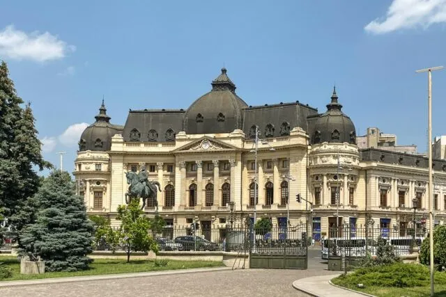 Photo Mogoșoaia Palace history tour near Bucharest